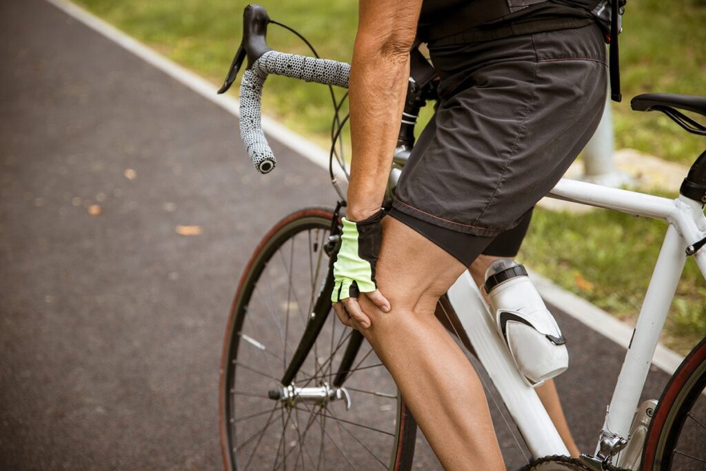 Cycling Knee Pain & Acupuncture Treatment in Tokyo