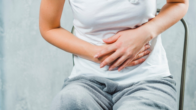 Lower Left Abdominal Pain & Acupuncture Treatment in Tokyo